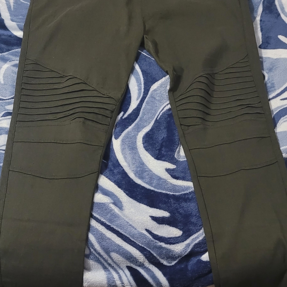 Women's Olive Green Pull On Pants W/Zipper Detail